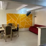 Umweltfreundliches Gemütliches Etagenbett Zimmer mit Privatem Bad Nähe Flughafen