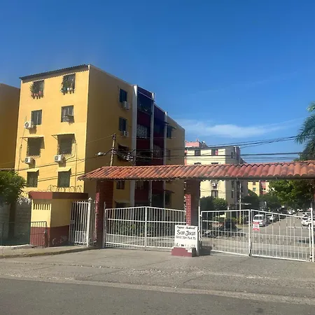 Habitación en casa particular Umweltfreundliches Gemütliches Etagenbett Mit Privatem Bad Nähe Flughafen *