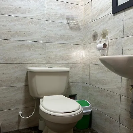 Umweltfreundliches Gemütliches Etagenbett Mit Privatem Bad Nähe Flughafen Habitación en casa particular Cartagena
